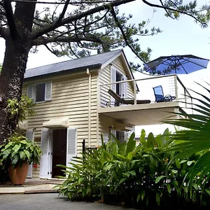 & 5*, Port Douglas Australia